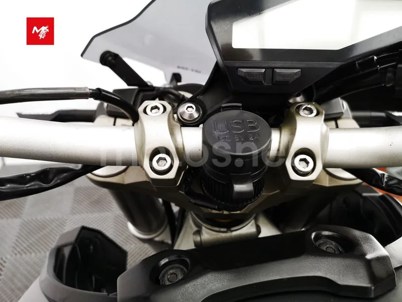 Yamaha MT-09 - Vista 15