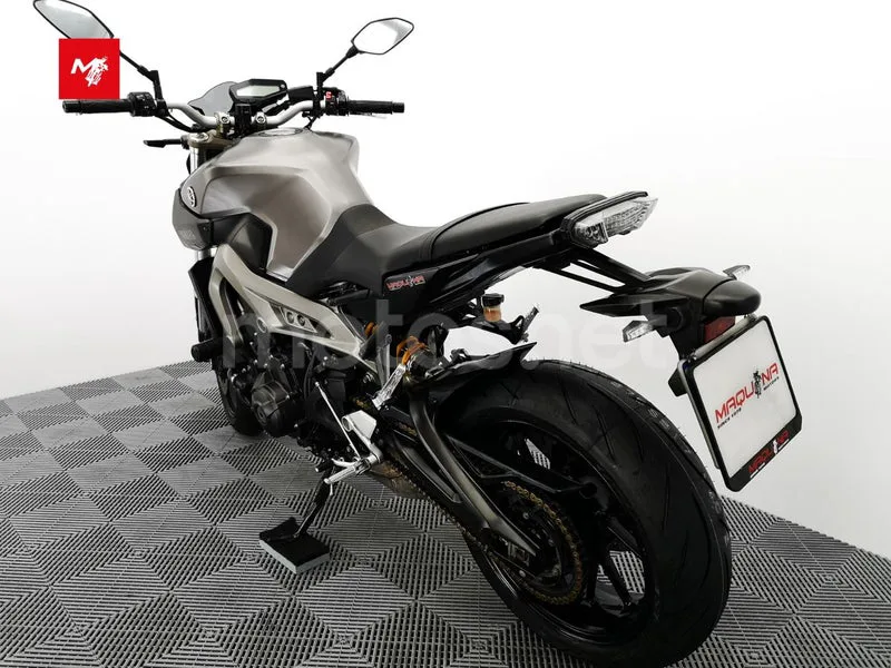 Yamaha MT-09 - Vista 21