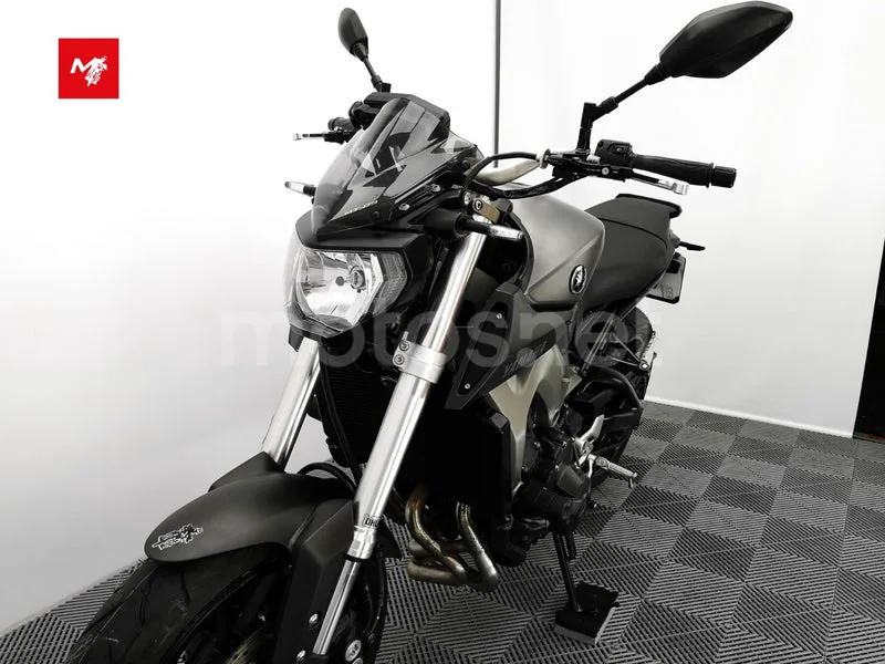 Yamaha MT-09 - Vista 22