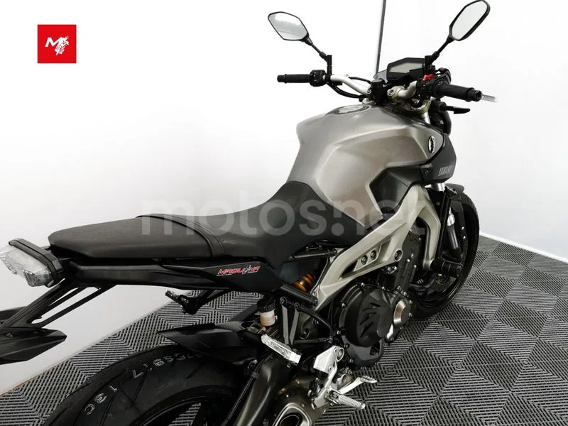 Yamaha MT-09 - Vista 8