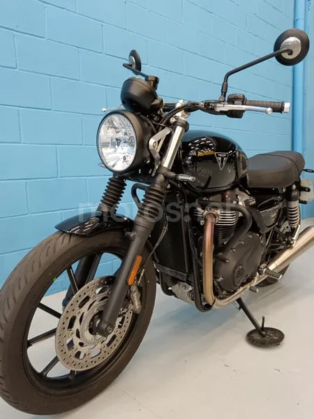 Triumph Street Twin - Vista 13