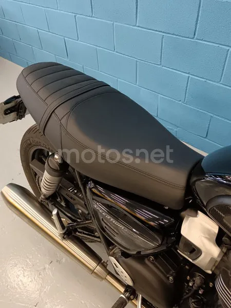 Triumph Street Twin - Vista 16