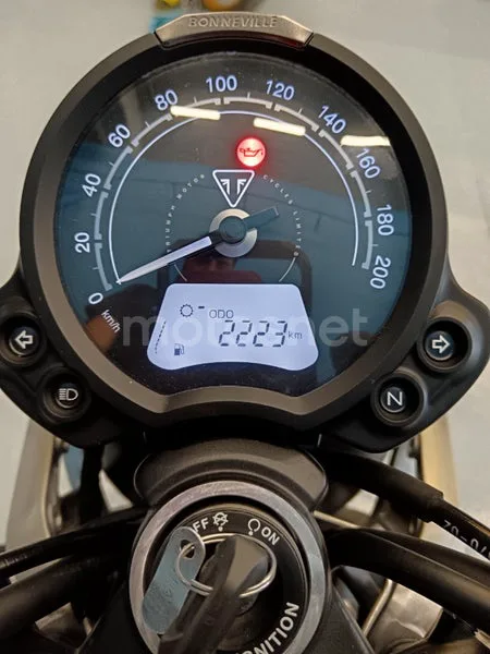 Triumph Street Twin - Vista 9