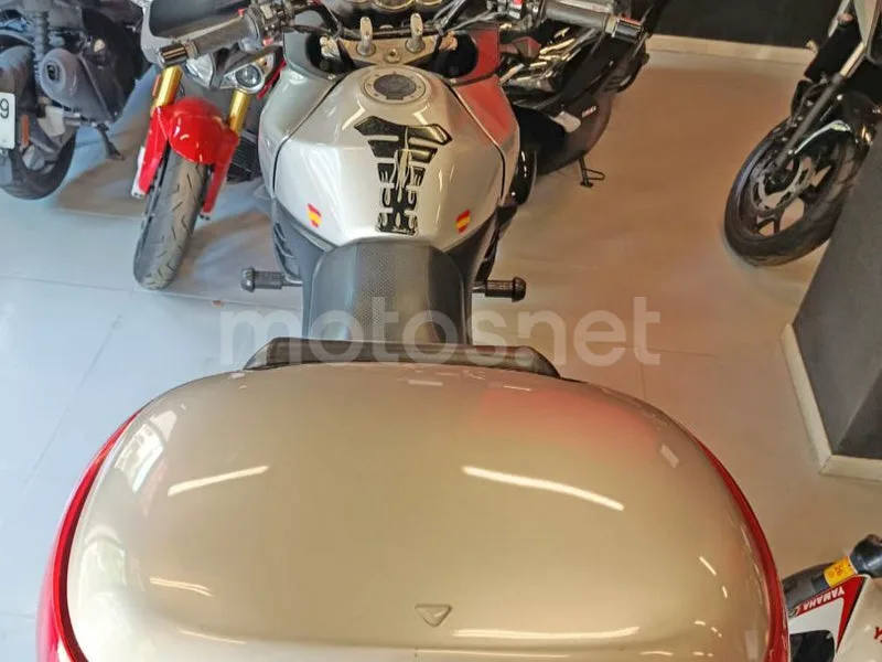 Suzuki V-Strom 1000 - Vista 12