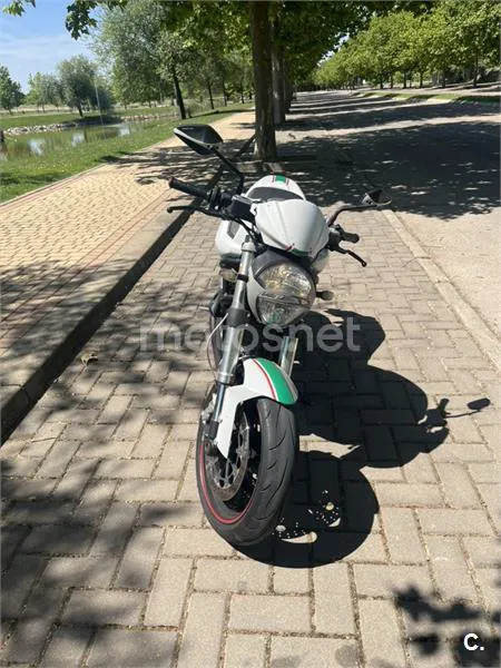 Ducati Monster 696 - Vista 3