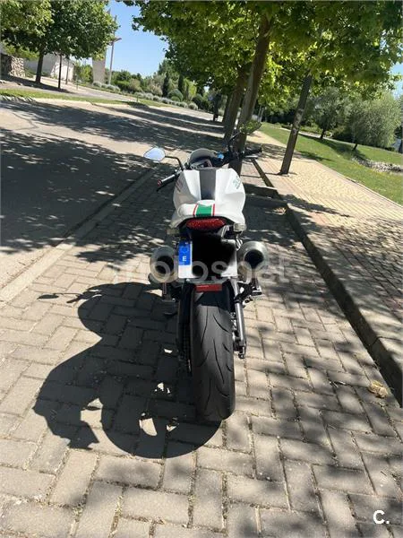 Ducati Monster 696 - Vista 4