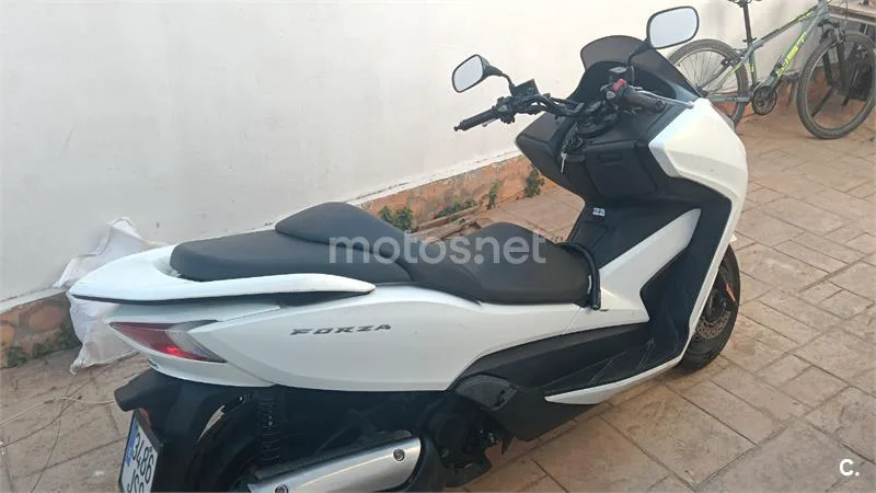 Honda Forza 300 - Vista 4