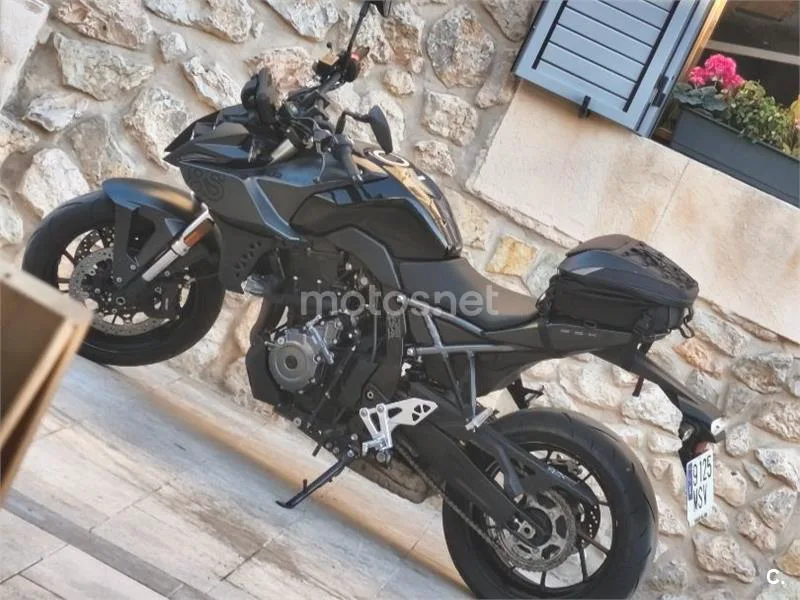 Suzuki GSX-8S - Vista 3