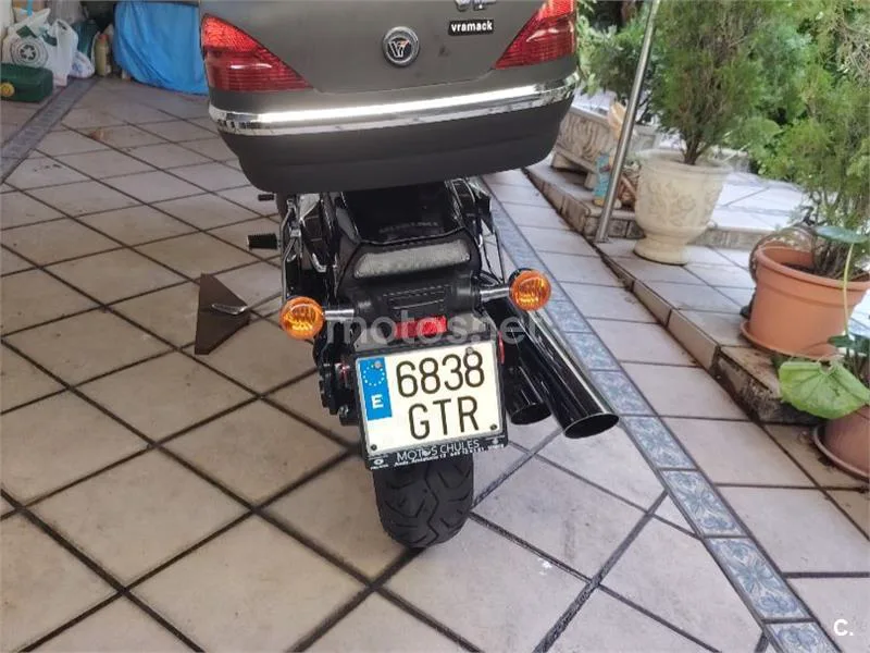 Suzuki Intruder M800 - Vista 8