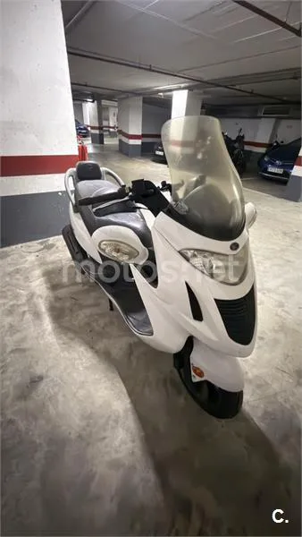 Kymco Grand Dink 125 - Vista 3