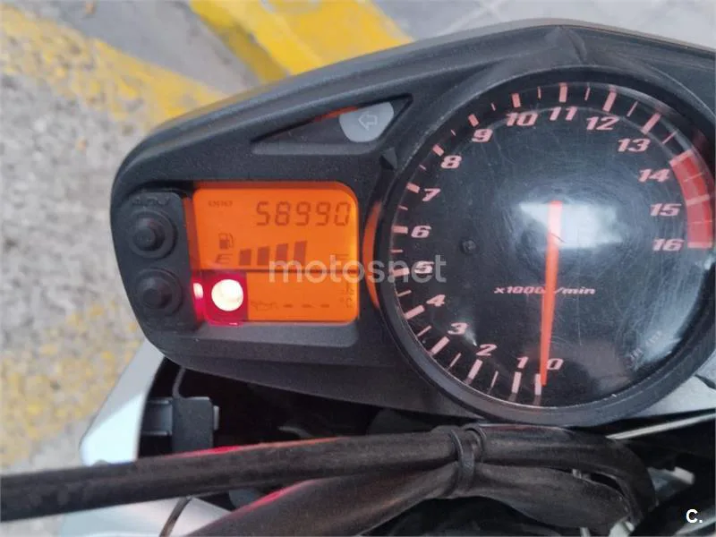 Suzuki GSR600 - Vista 7