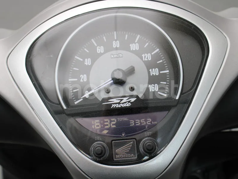 Honda SH125i - Vista 13