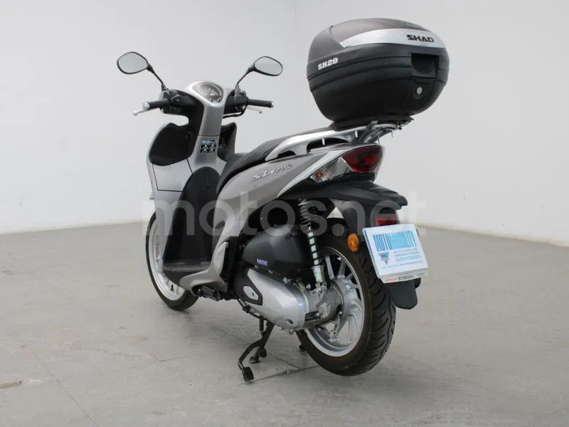 Honda SH125i - Vista 6