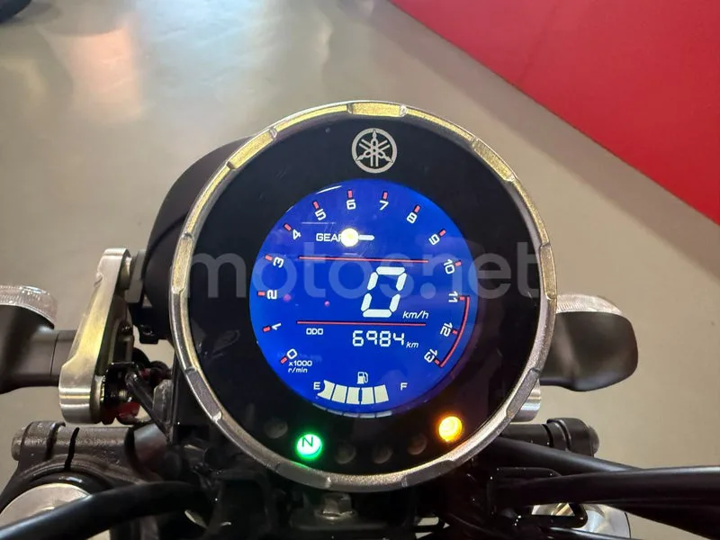 Yamaha XSR125 - Vista 4