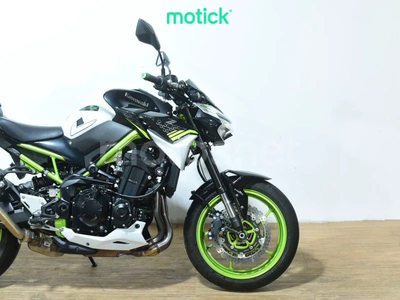 Kawasaki Z900 - Vista 4