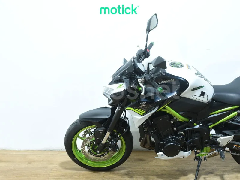 Kawasaki Z900 - Vista 8