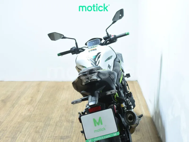 Kawasaki Z900 - Vista 6