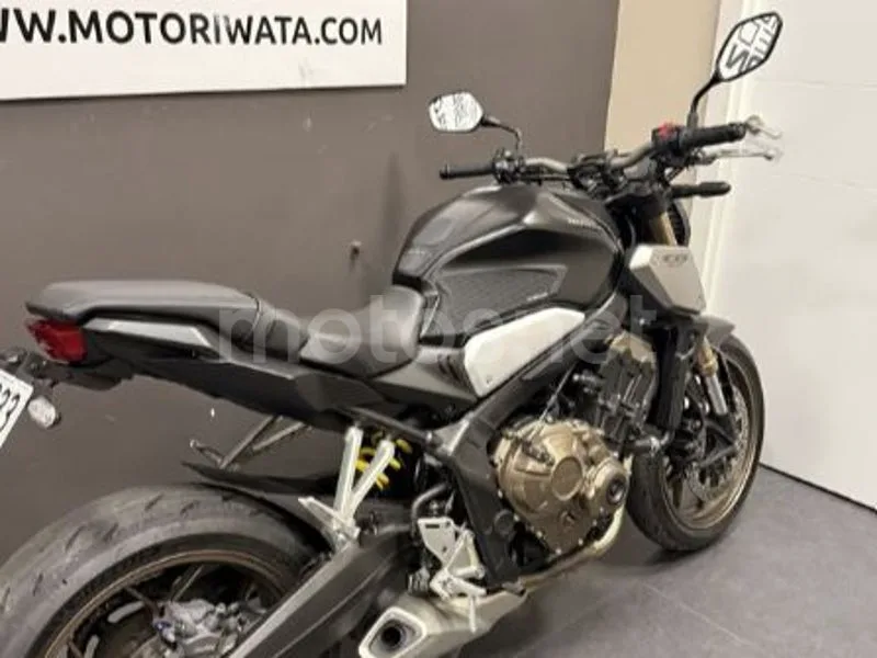 Honda CB650R - Vista 11