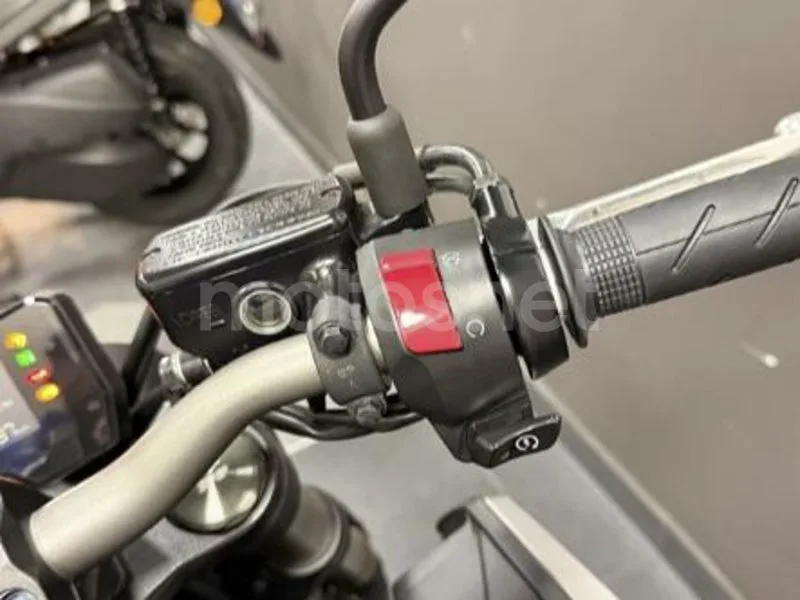 Honda CB650R - Vista 4