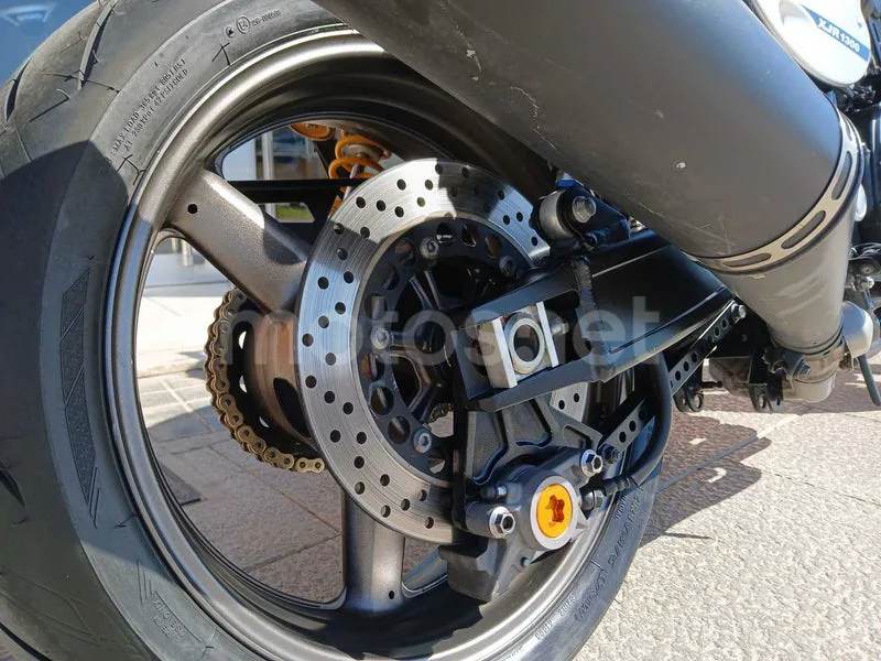 Yamaha XJR1300 - Vista 9