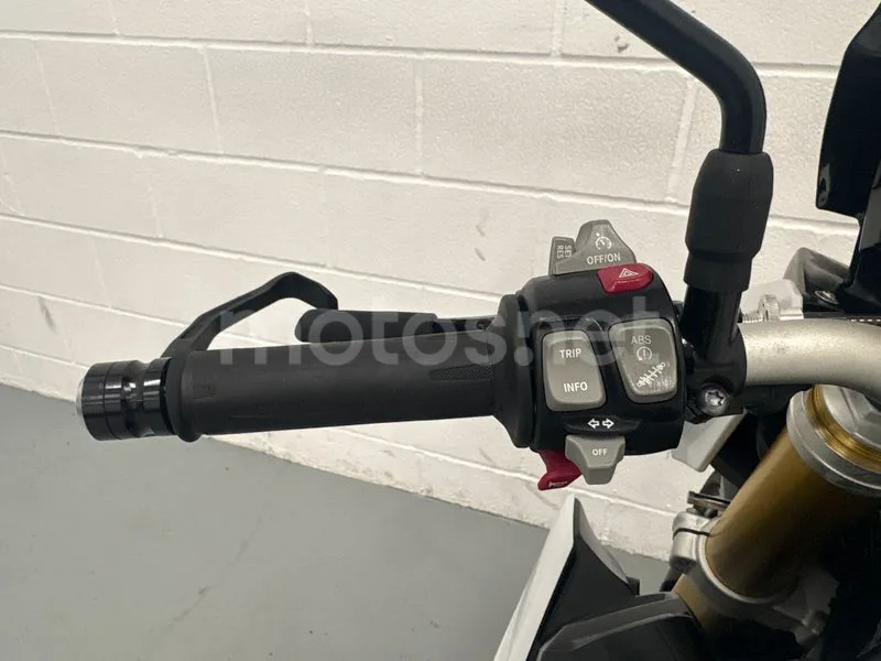 BMW S 1000 R - Vista 21