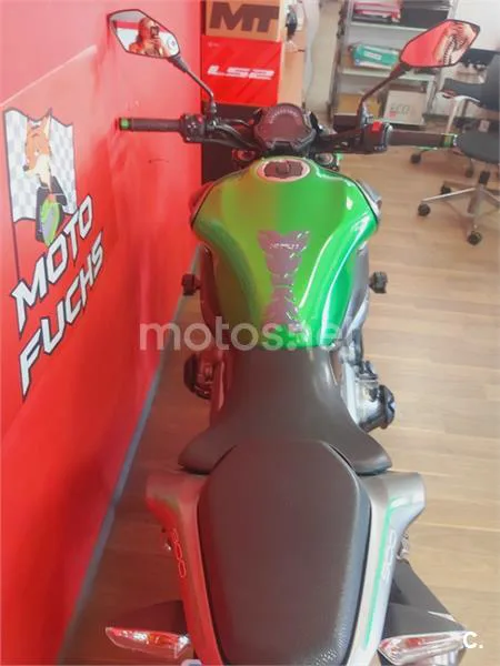 Kawasaki Z900 - Vista 8