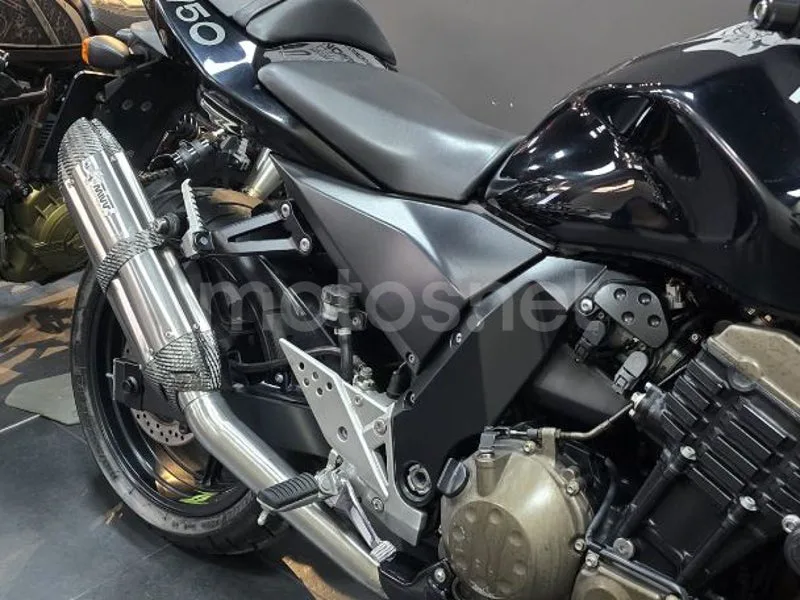 Kawasaki Z750 - Vista 3
