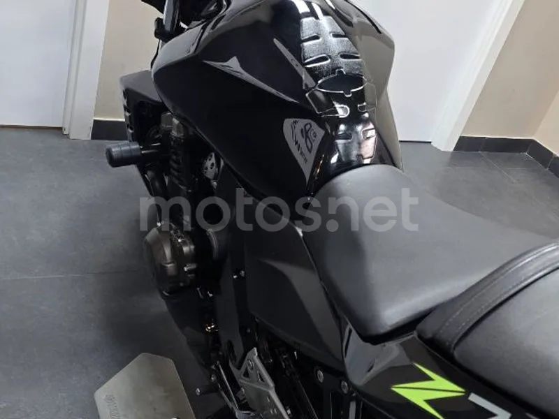 Kawasaki Z750 - Vista 4
