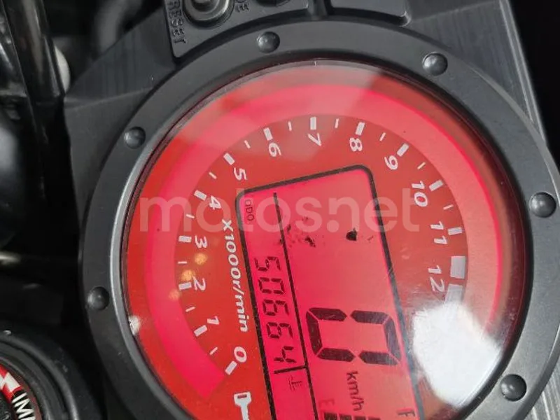 Kawasaki Z750 - Vista 8