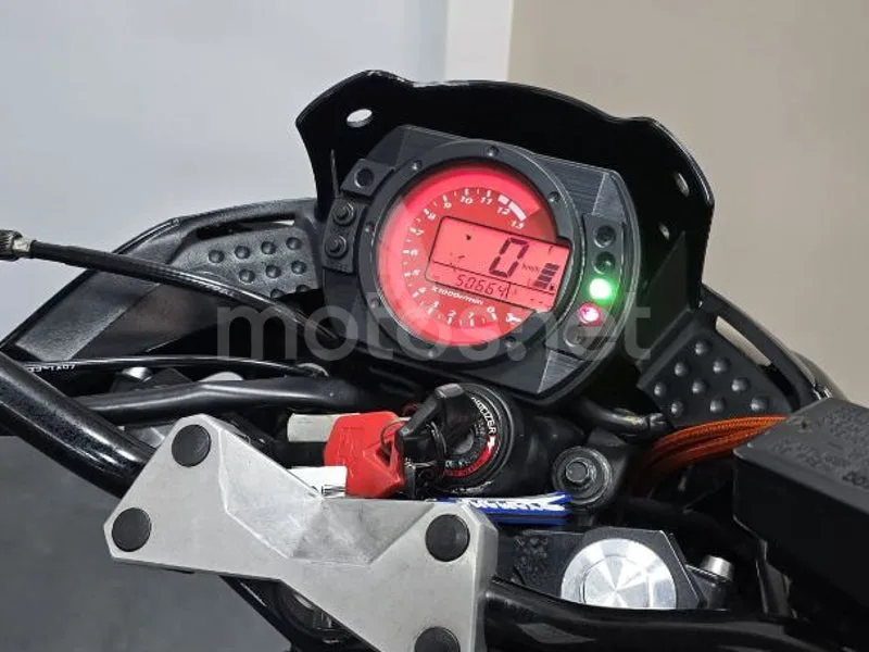 Kawasaki Z750 - Vista 9