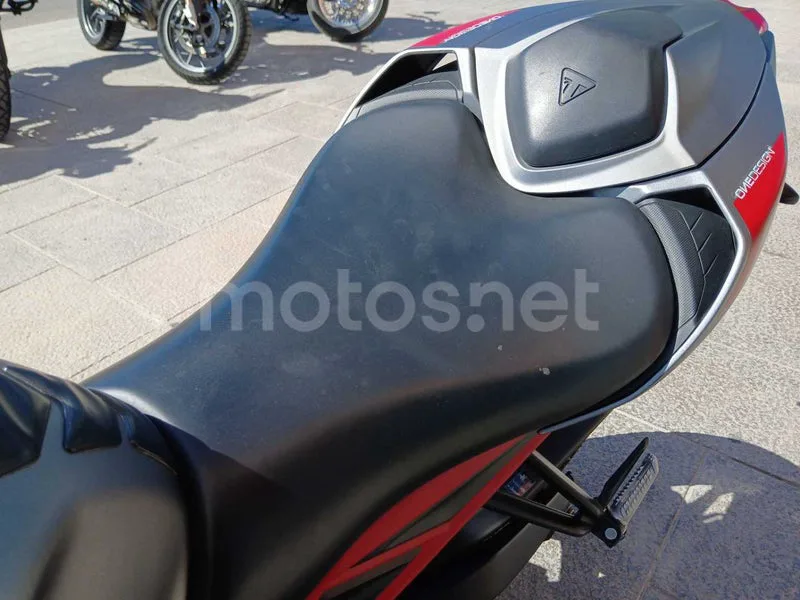 Triumph Street Triple - Vista 15