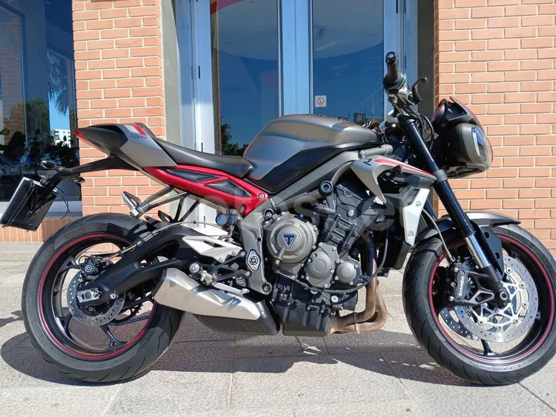 Triumph Street Triple 7290 € 2021 Barcelona - 2