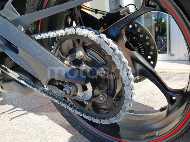 Triumph Street Triple - Vista 20