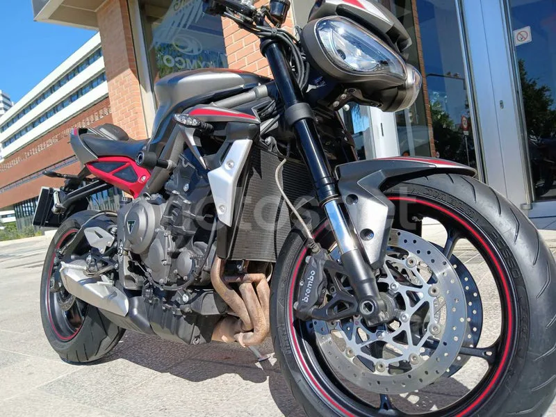 Triumph Street Triple - Vista 9