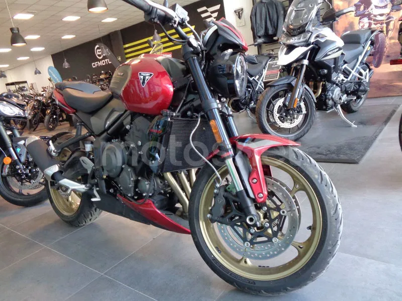 Triumph Trident 800 - Vista 3