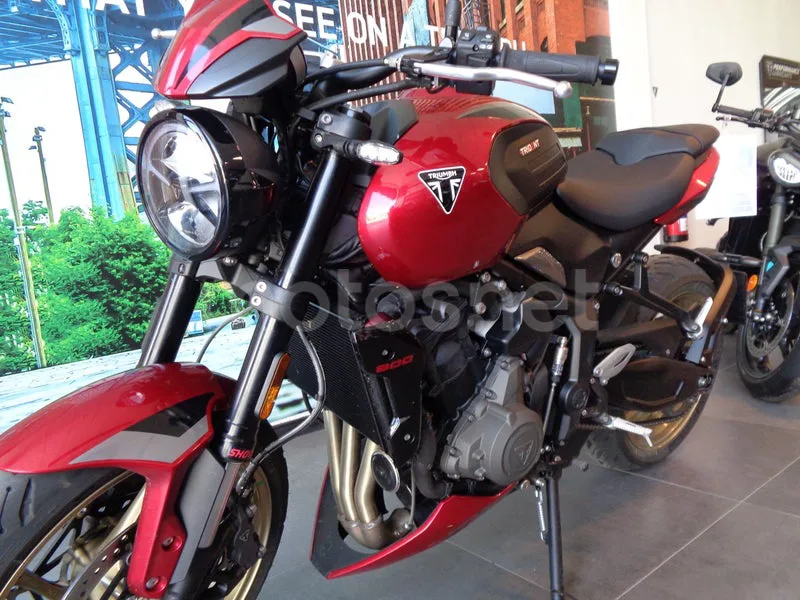 Triumph Trident 800 - Vista 5