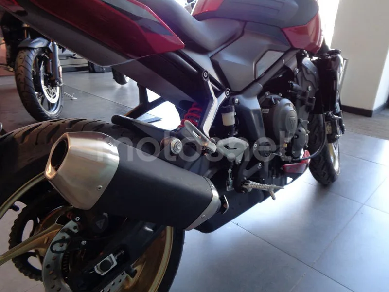 Triumph Trident 800 - Vista 6