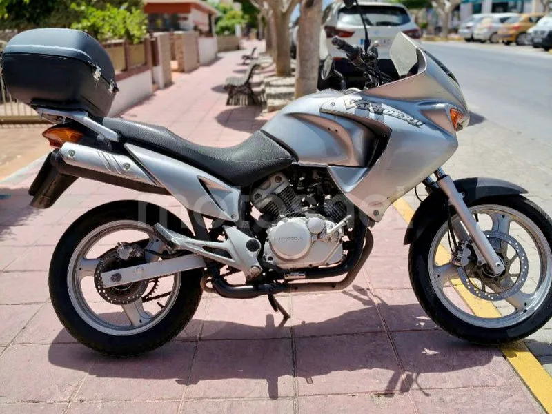 Honda XL125V Varadero - Vista 4