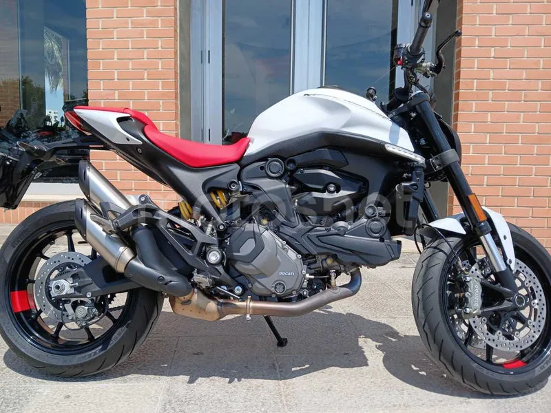Ducati Monster - Vista 3
