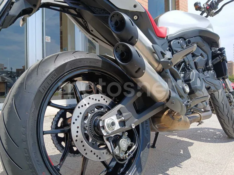 Ducati Monster - Vista 9