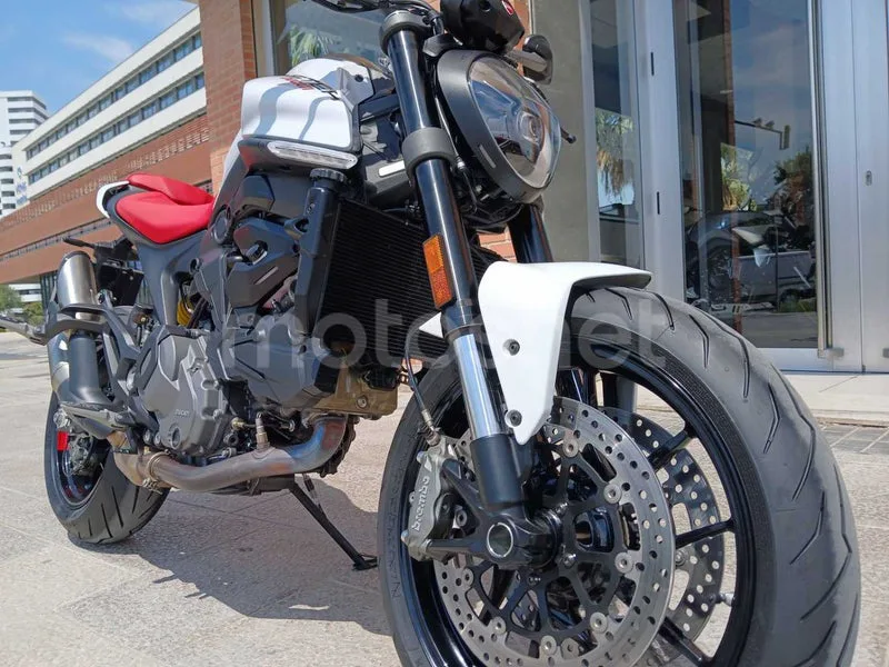 Ducati Monster - Vista 3