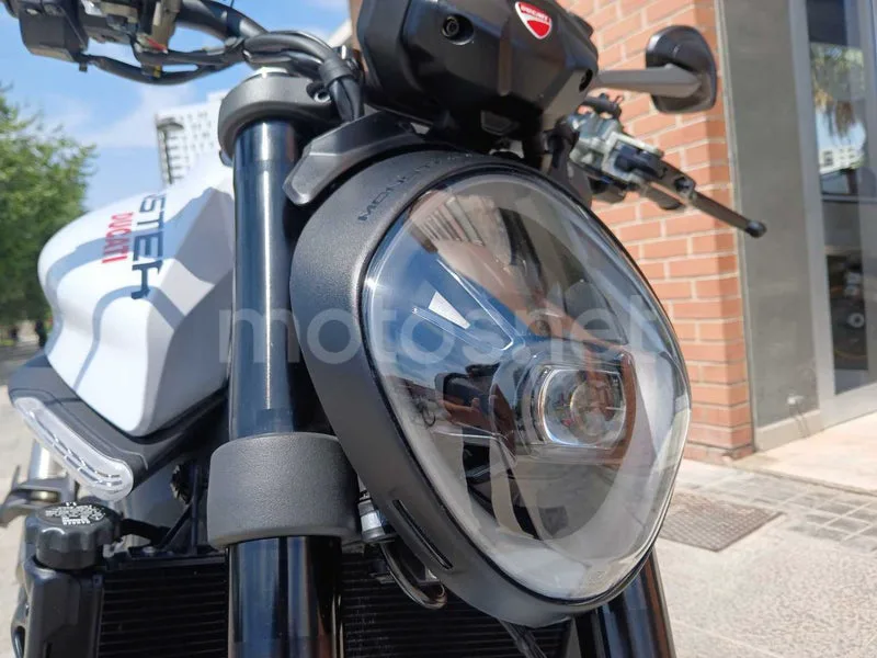 Ducati Monster - Vista 13