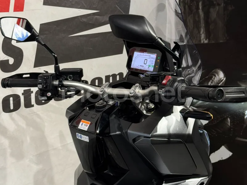 Honda X-ADV - Vista 12