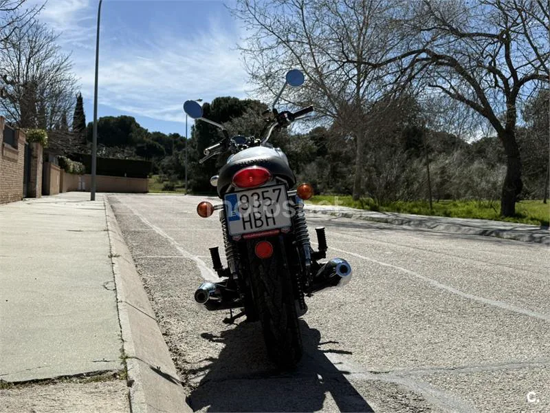 Triumph Bonneville - Vista 3