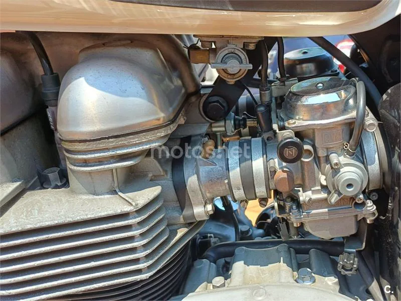 Triumph Bonneville T100 - Vista 12