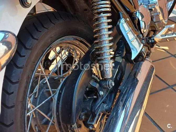 Triumph Bonneville T100 - Vista 13