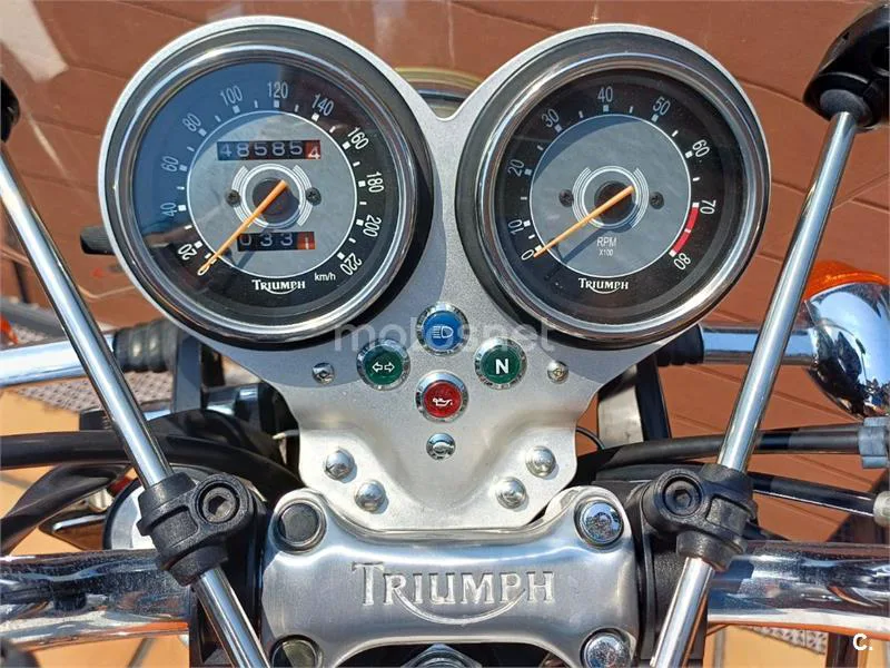 Triumph Bonneville T100 - Vista 6