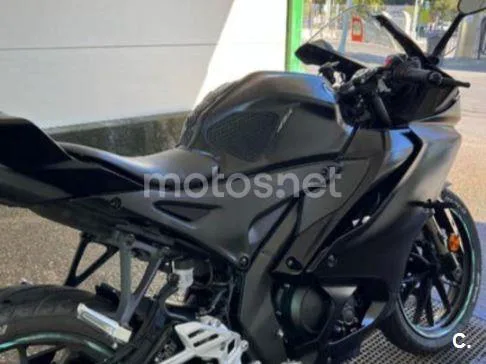 Yamaha YZF-R125 - Vista 4