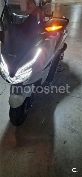 Honda Forza 350 - Vista 3