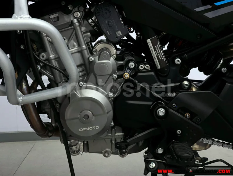 CFMOTO 800MT - Vista 10